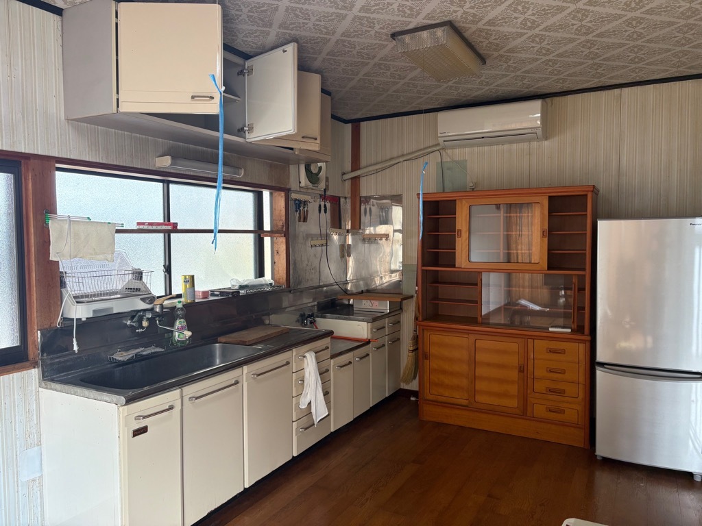 1980s wood house in Kochi