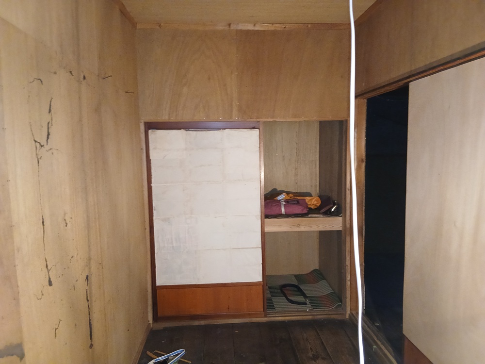 1980s wood house on a large plot in Iwate