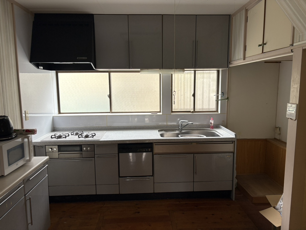 Elegant living in a spacious detached home