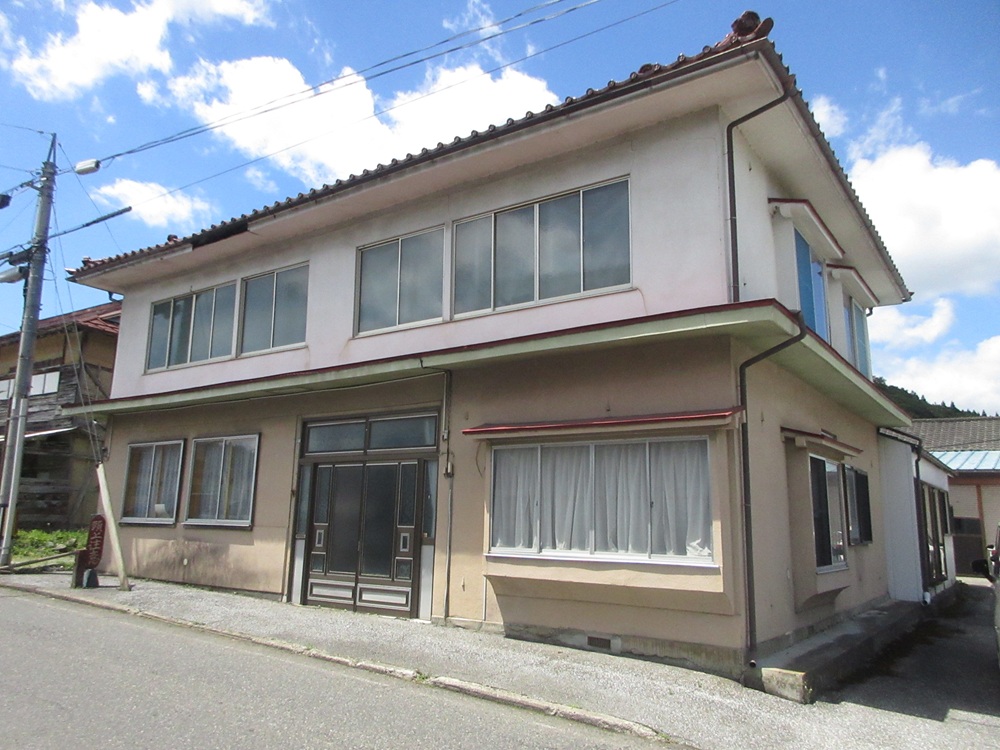 1970s house on a large plot in Iwate