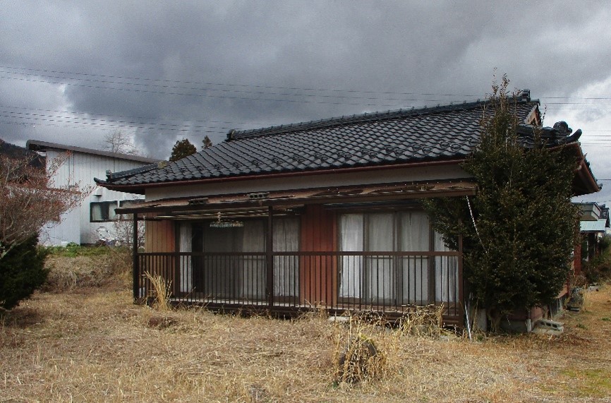 1970s wood house on a large plot in Nagano