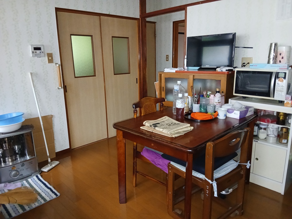 1990s wood house on a large plot in Iwate