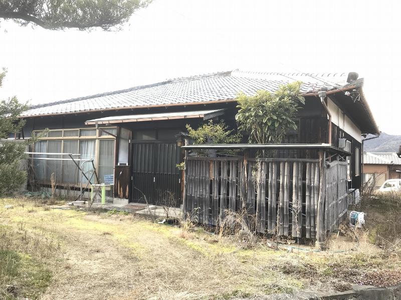 1970s wood house with storehouses in Kagawa