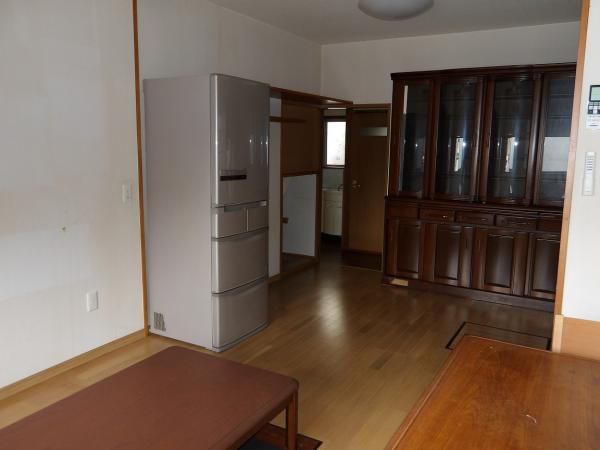 1970s wood house, 5-min walk to station, Ehime