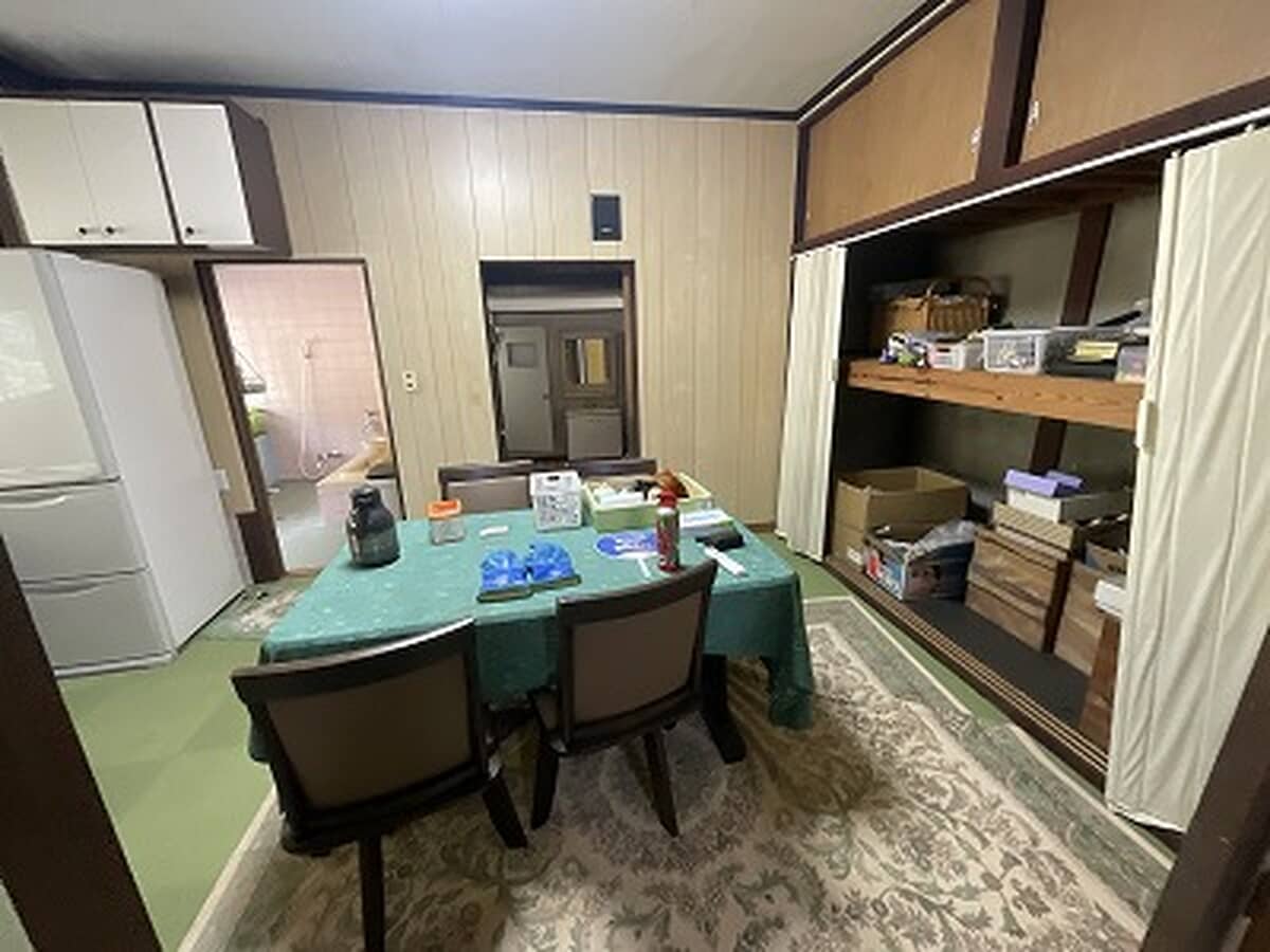 1970s wood house on a large plot in Hiroshima