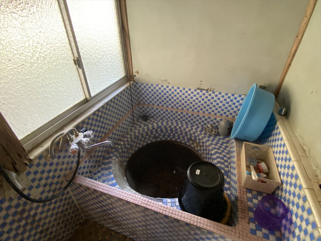 1950s wood house on a large plot in Mie