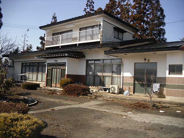 1980s wood house on a large plot in Iwate