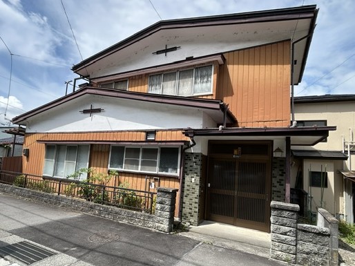 1970s wood house, 14-min walk to station, Nagano