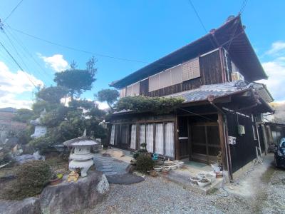 Wood house on a large plot in Hyogo