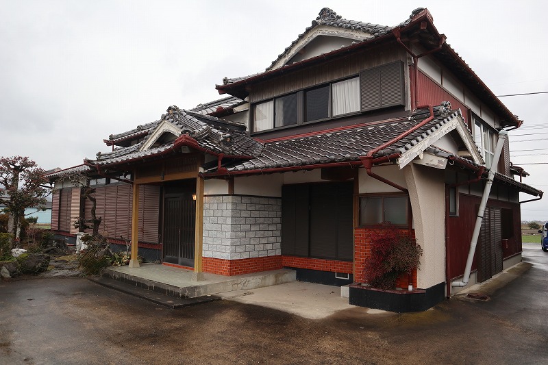 1950s wood house on a large plot in Saga