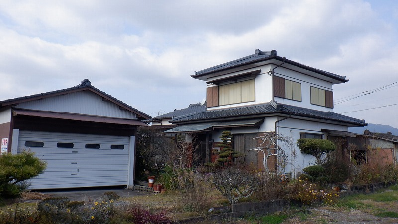 1970s wood house, 19-min walk to station, Saga