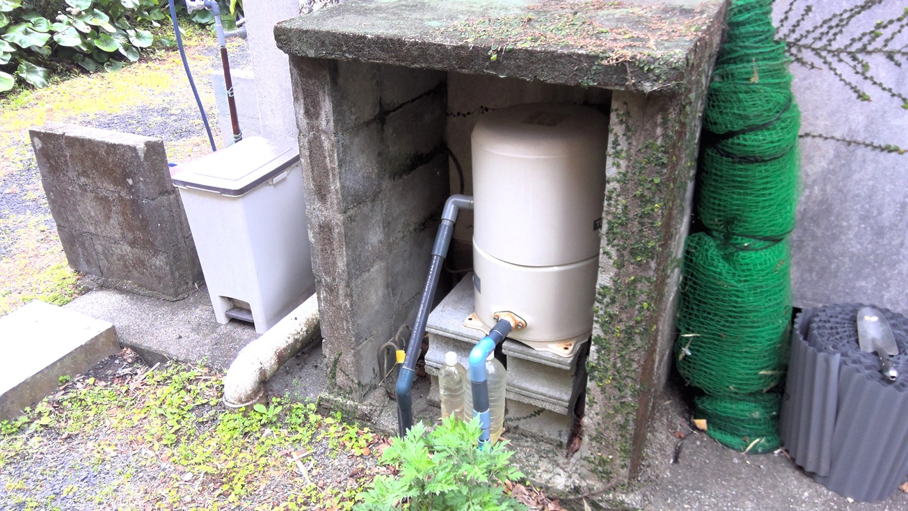 1990s concrete house in Uchinoura, Kimotsuki