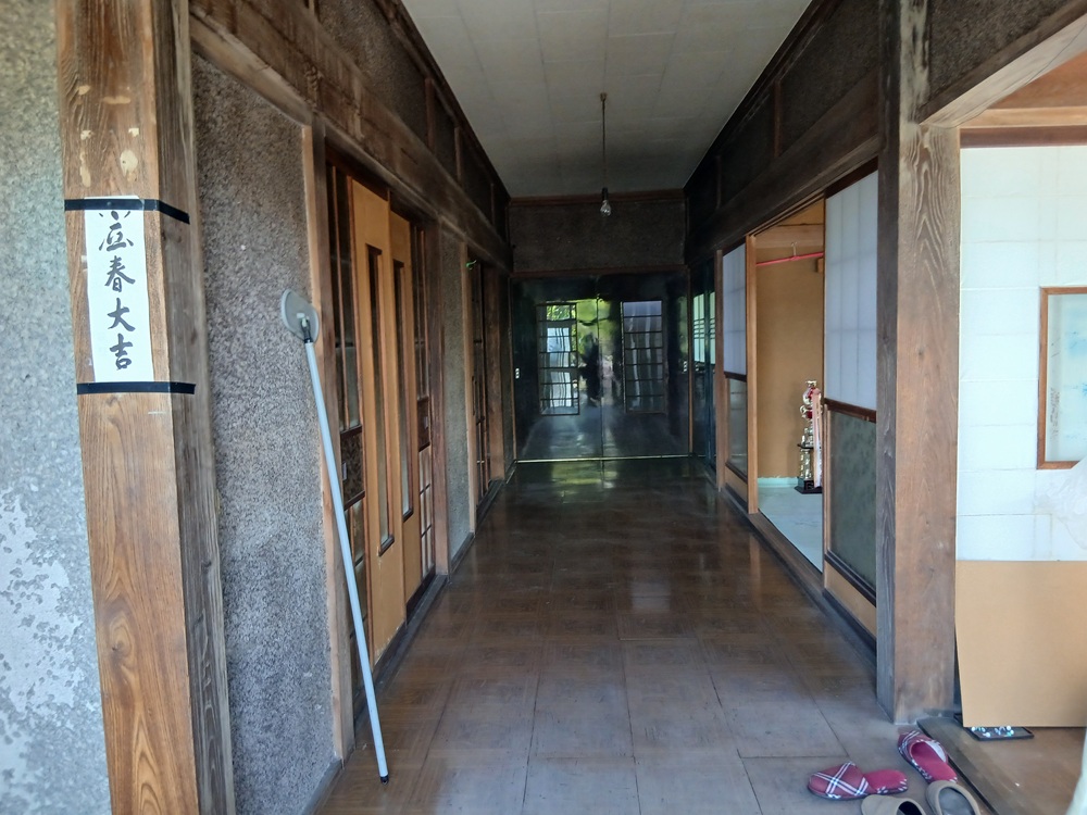 1980s wood house on a large plot in Iwate
