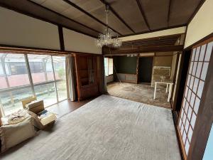 1970s wood house, 11-min walk to station, Fukui