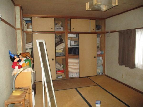 House, 14-min walk to station, Ehime