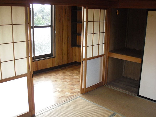 1960s wood house on a large plot in Iwate