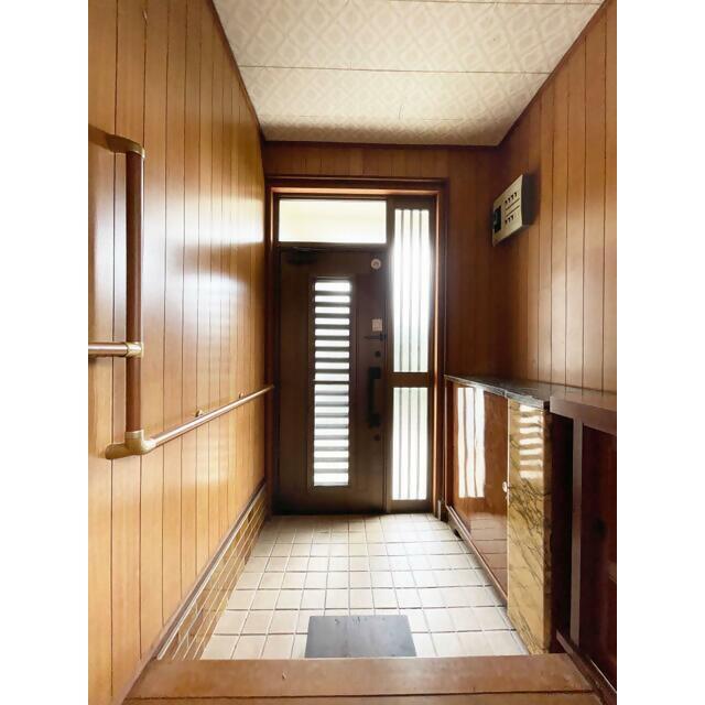 1970s wood house, 14-min walk to station, Mie