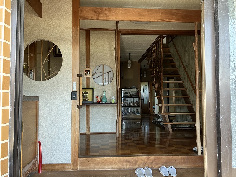 1970s wood house, 13-min walk to station, Tottori