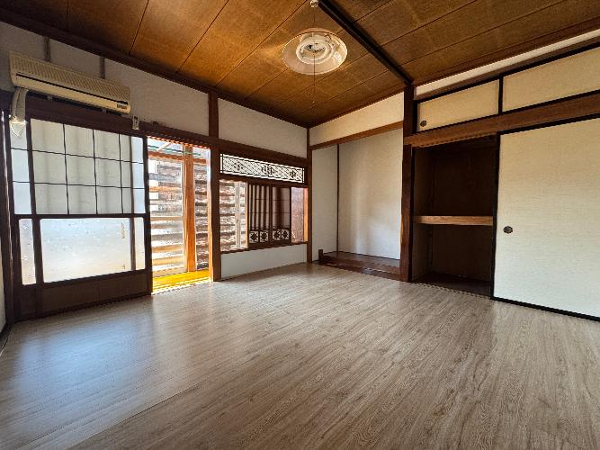 1970s wood house, 6-min walk to station, Tokamachi, Niigata