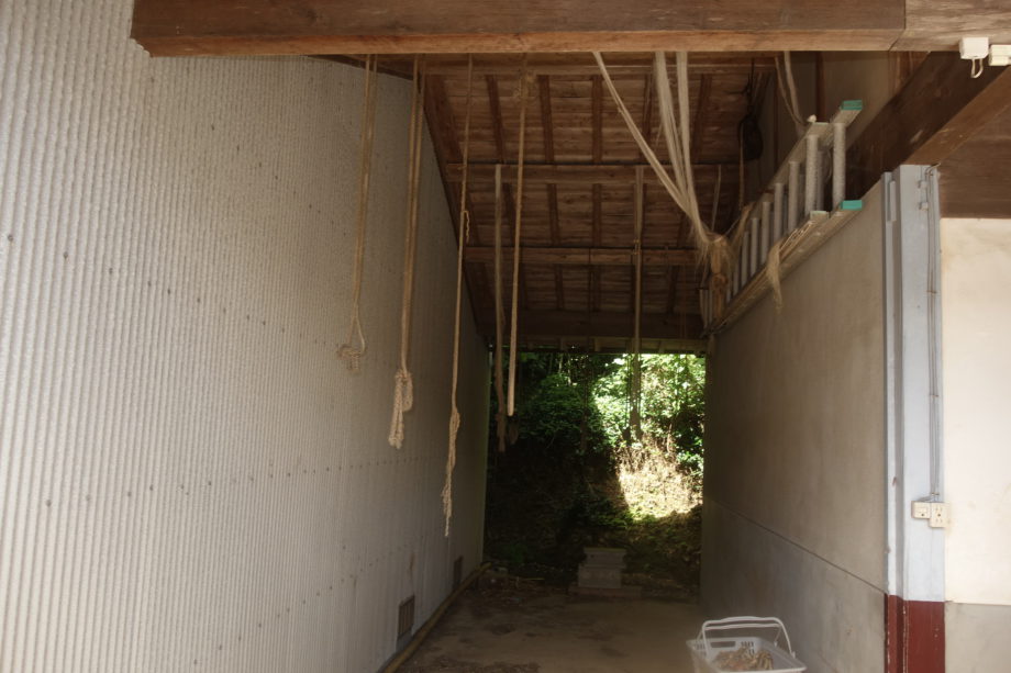 1970s wood house on a large plot in Nagasaki