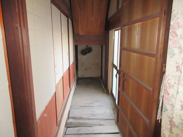 Historic farmhouse with storehouse and agricultural land, Toyohira