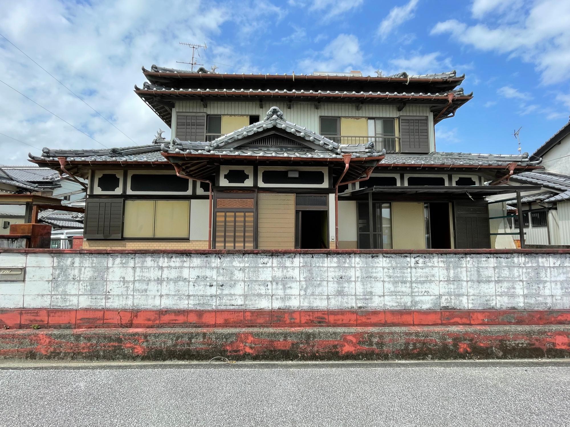 1980s wood house in Kochi