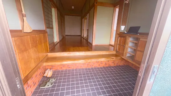 1980s wood house on a large plot in Miyazaki
