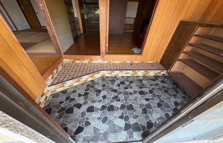 1960s wood house, 20-min walk to station, Sakaicho, Izumi