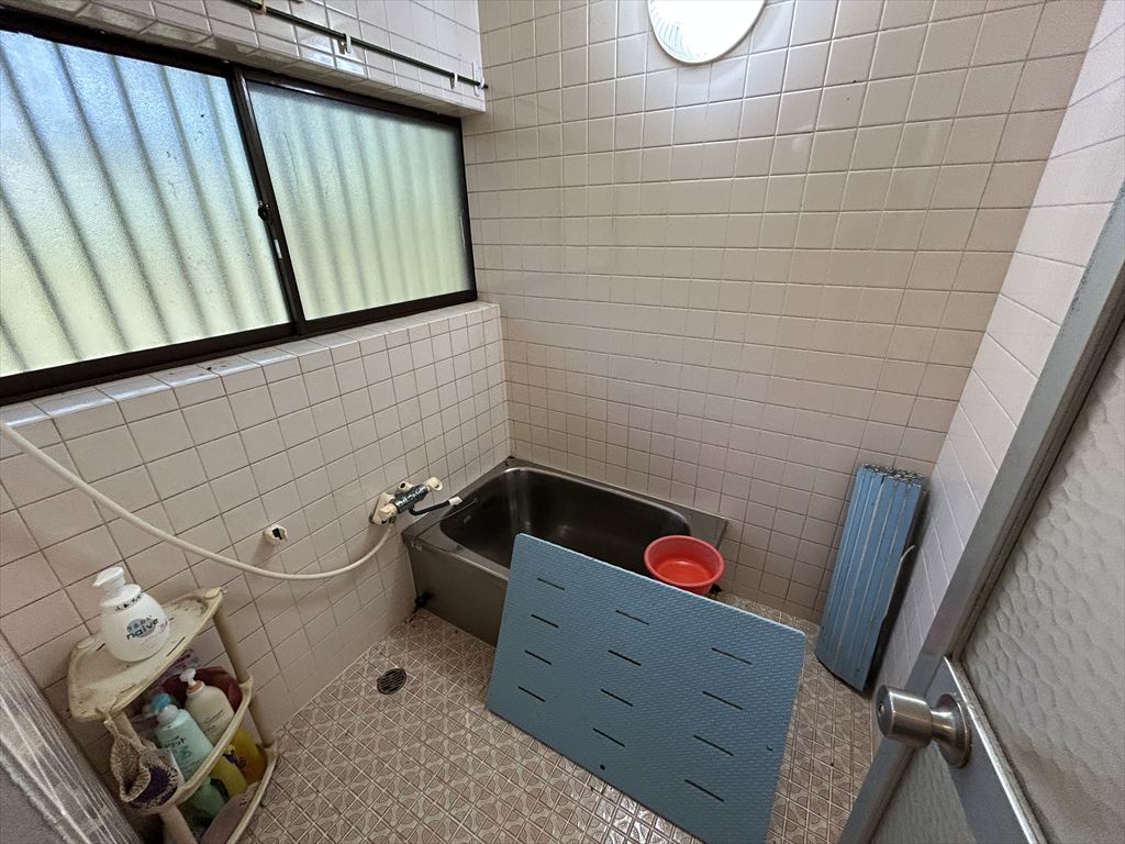 1980s wood house on a large plot in Mie