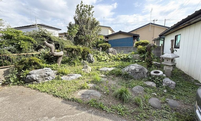 1970s wood house, 4-min walk to station, Aomori