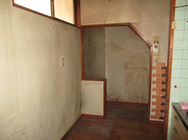 1980s wood house, 20-min walk to station, Okayama