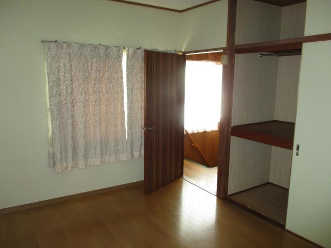 1970s wood house, 17-min walk to station, Okayama