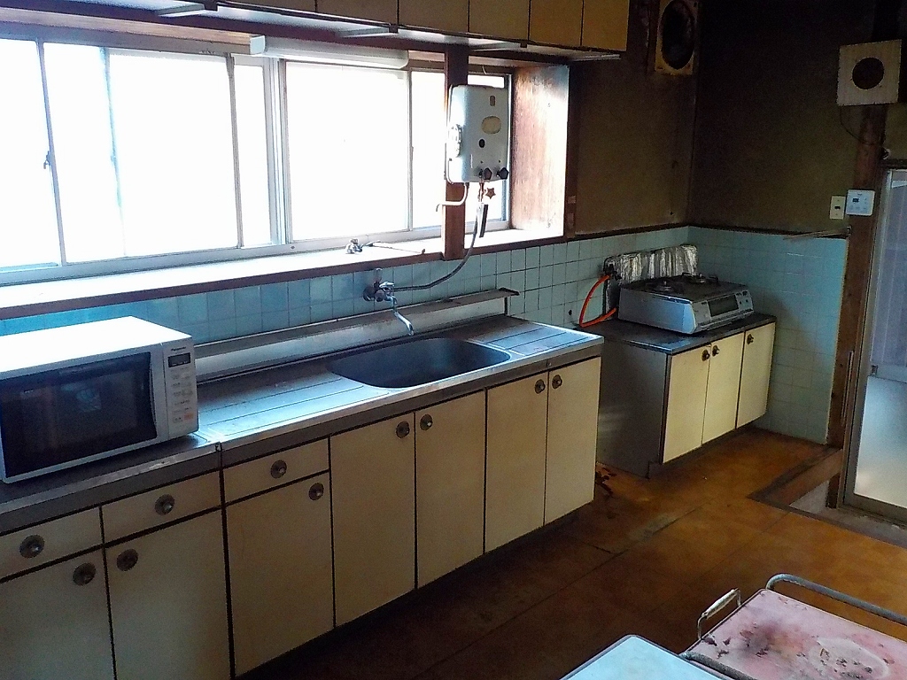 1970s house, 10-min walk to station, Tottori