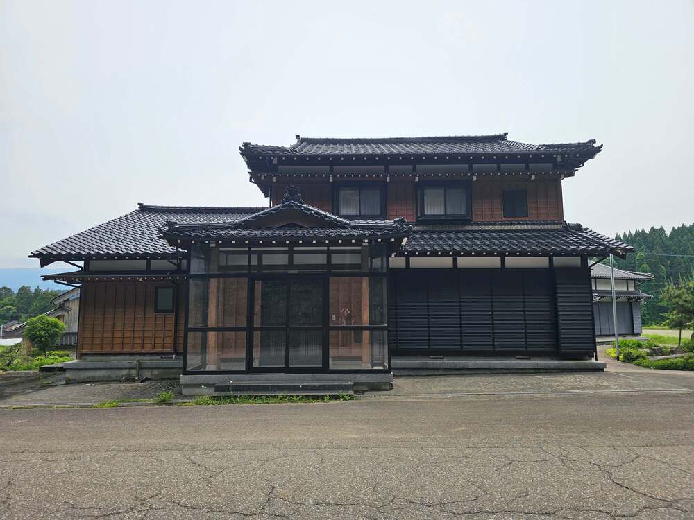2000s wood house in Toyama