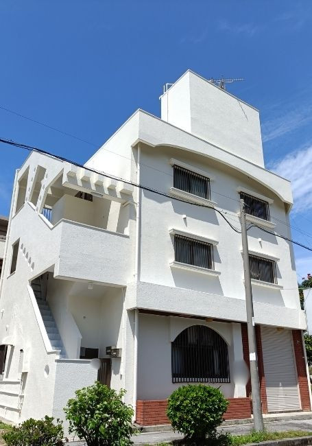 1980s concrete house in Nishizaki, Itoman