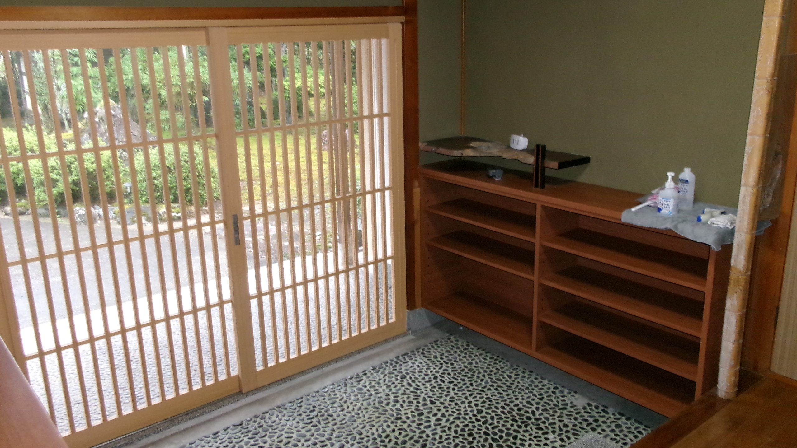 1980s wood house on a large plot in Toyama