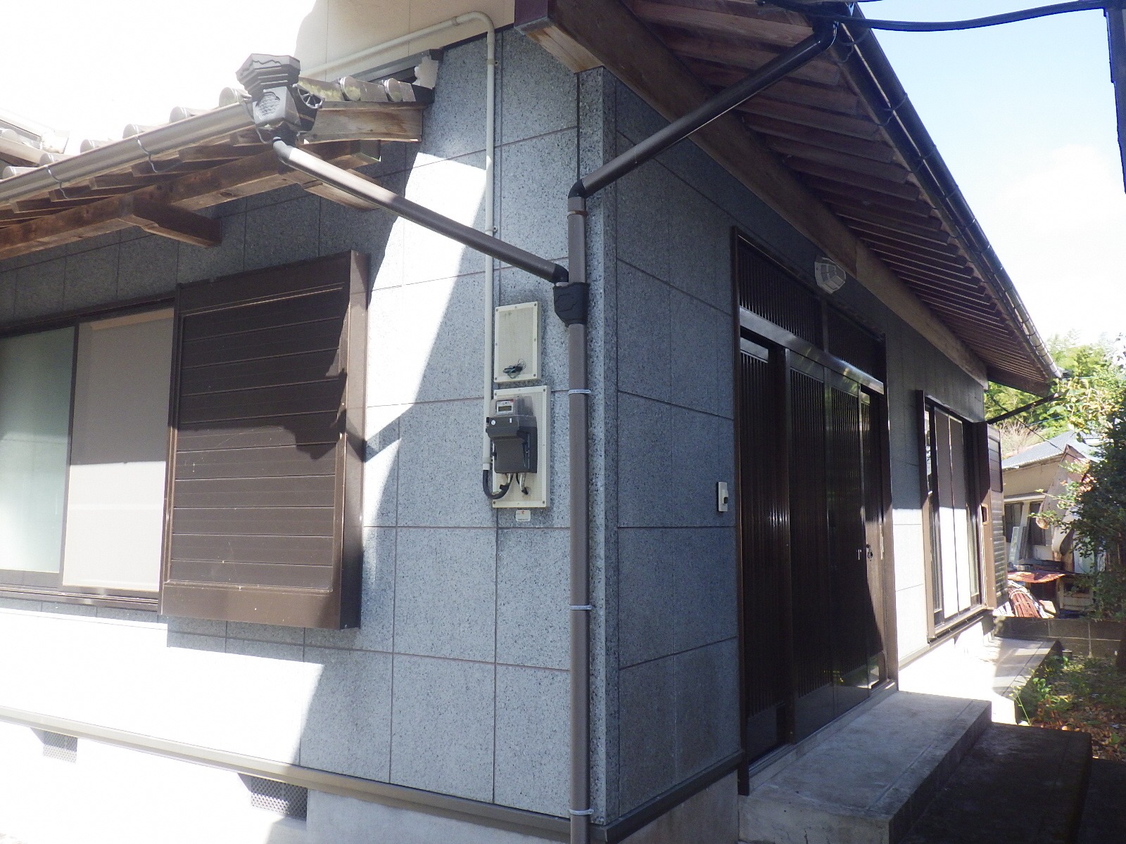 1990s wood house in Kochi