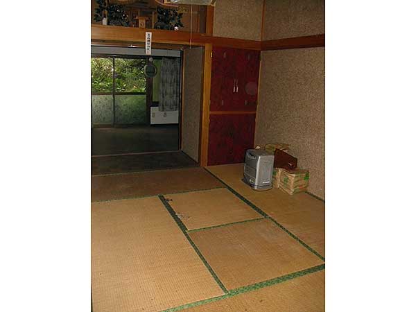 1970s wood house on a large plot in Iwate