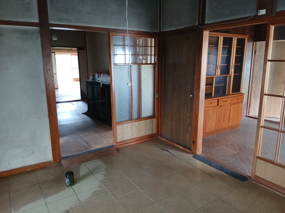 1960s wood house, 11-min walk to station, Iwate