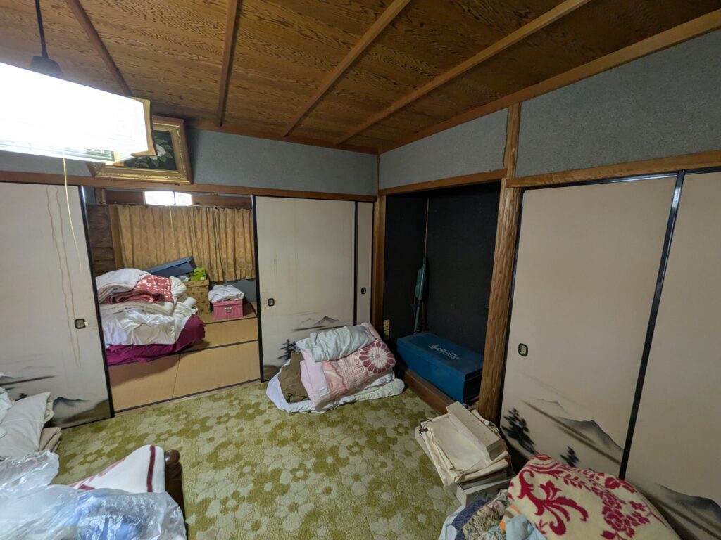 1960s wood house on a large plot in Nara