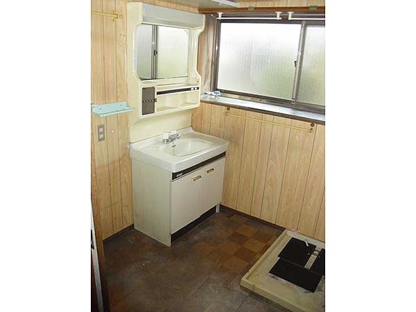 1970s wood house, 16-min walk to station, Iwate
