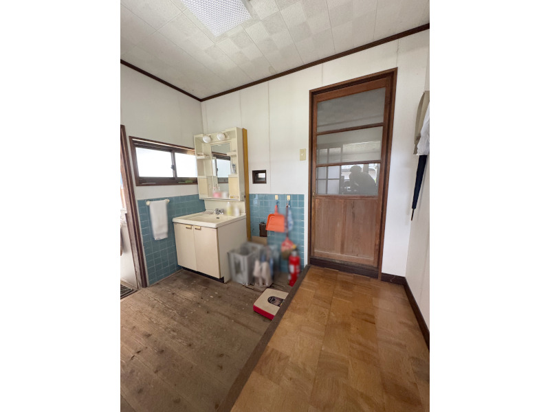 1970s wood house on a large plot in Hyogo
