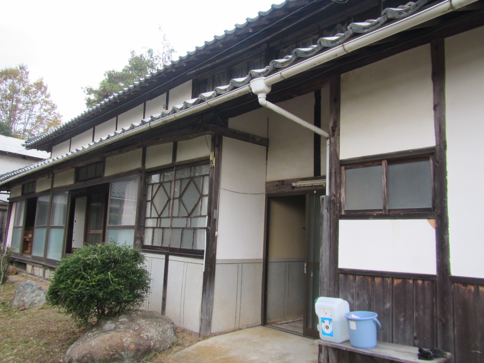 1940s wood house on a large plot in Okayama