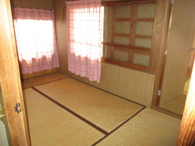 1970s wood house, 15-min walk to station, Okayama