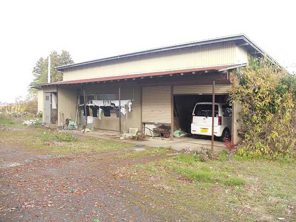 1980s wood house on a large plot in Iwate