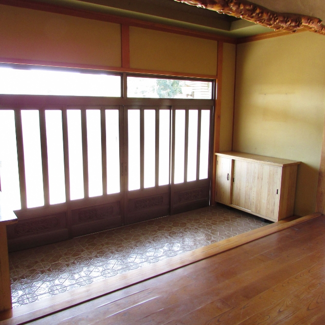 1970s wood house on a large plot in Aomori