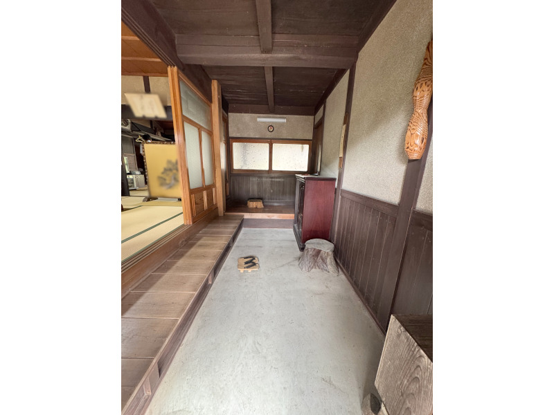 1970s wood house on a large plot in Hyogo