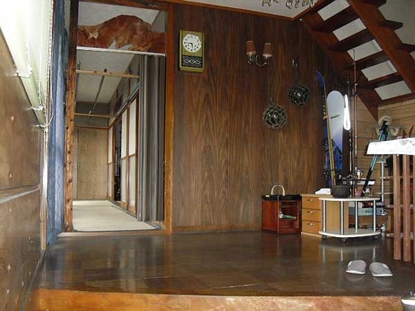 1970s wood house, 12-min walk to station, Iwate