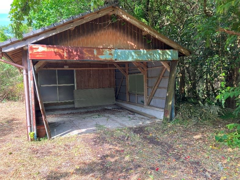 1970s concrete house in Nejime, Minamiosumi, farmland, approval needed