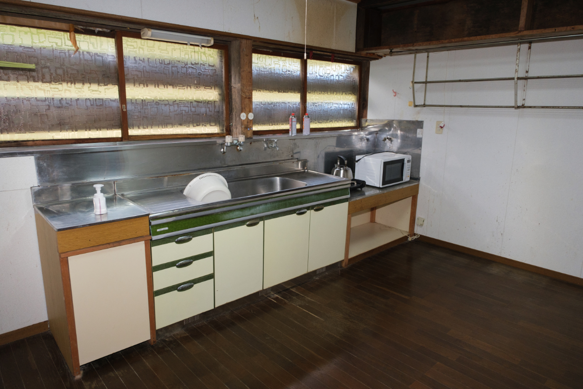 1960s wood house on a large plot in Yamagata